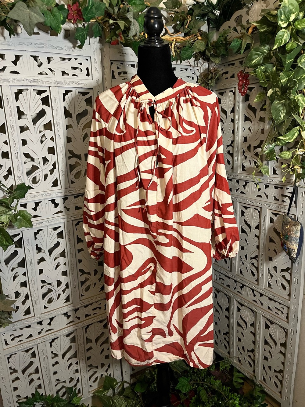 H&M ZINGY RED ZEBRA PATTERN WITH WHITE BACKGROUND LONG SLEEVE MINI DRESS